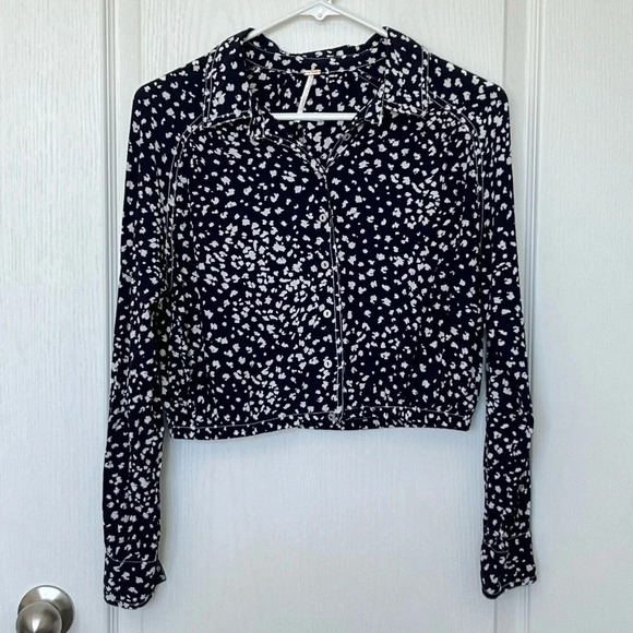 Free People Navy Printed Button Down Crop Top Blue White Size XS - Picture 4 of 13